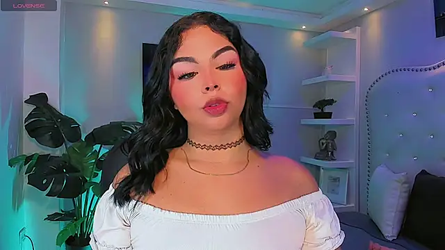 Snapshot of Maia_Hotts chatting on July 16, 8:04 pm Maia Hotts online show from July 16, 8:04 pm