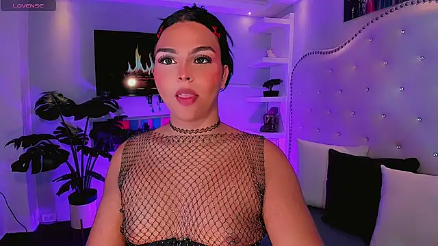 Snapshot of Maia_Hotts chatting on July 28, 8:01 pm Maia Hotts online show from July 28, 8:01 pm