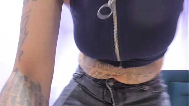 Dahliablack online show from April 25, 12:30 pm