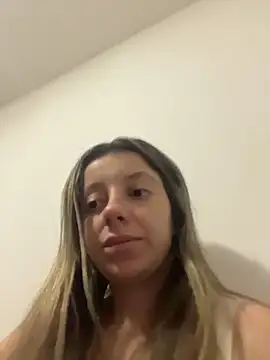 Snapshot of casal_uai chatting on June 15, 10:23 pm casal uai online show from June 15, 10:23 pm