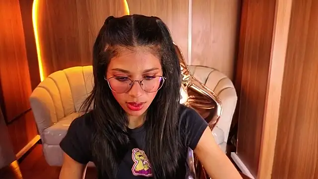 Snapshot of Alina_b_ chatting on May 9, 8:14 pm Alina b online show from May 9, 8:14 pm