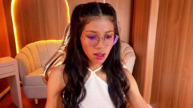 Snapshot of Alina_b_ chatting on July 9, 7:51 pm Alina b online show from July 9, 7:51 pm