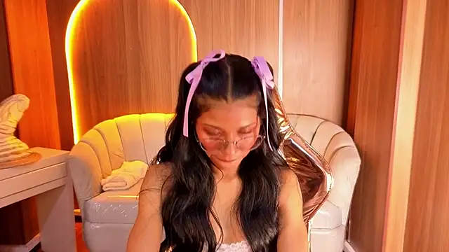 Snapshot of Alina_b_ chatting on July 17, 8:03 pm Alina b online show from July 17, 8:03 pm