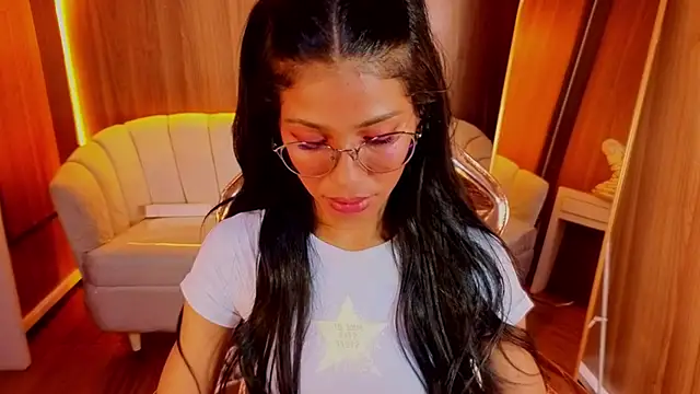 Snapshot of Alina_b_ chatting on July 22, 7:49 pm Alina b online show from July 22, 7:49 pm