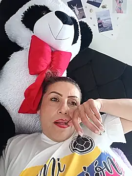 Snapshot of maynor_1998 chatting on July 7, 8:13 pm maynor 1998 online show from July 7, 8:13 pm