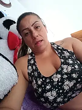 Snapshot of maynor_1998 chatting on July 9, 3:27 pm maynor 1998 online show from July 9, 3:27 pm