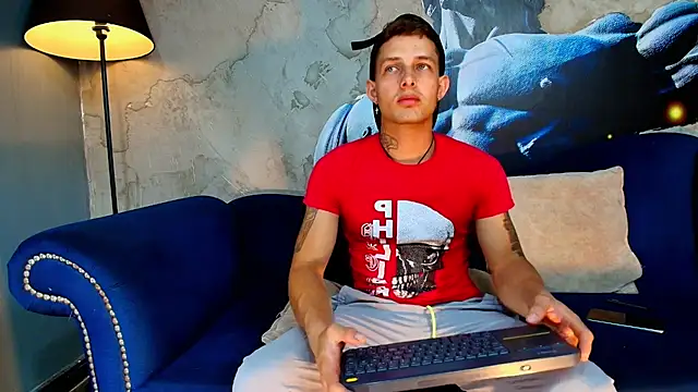 Snapshot of _angel_rivera chatting on February 6, 1:21 am angel rivera online show from February 6, 1:21 am