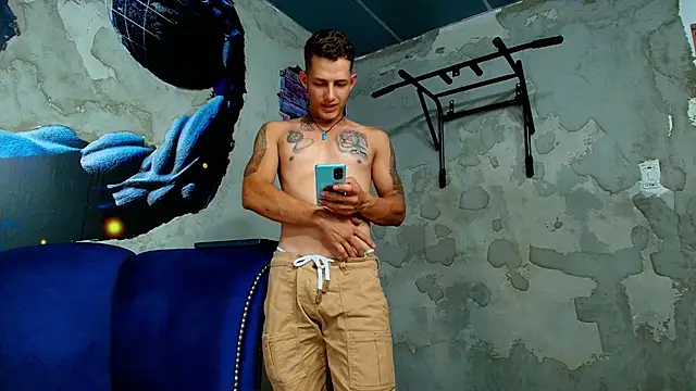 Snapshot of _angel_rivera chatting on February 7, 11:30 pm angel rivera online show from February 7, 11:30 pm