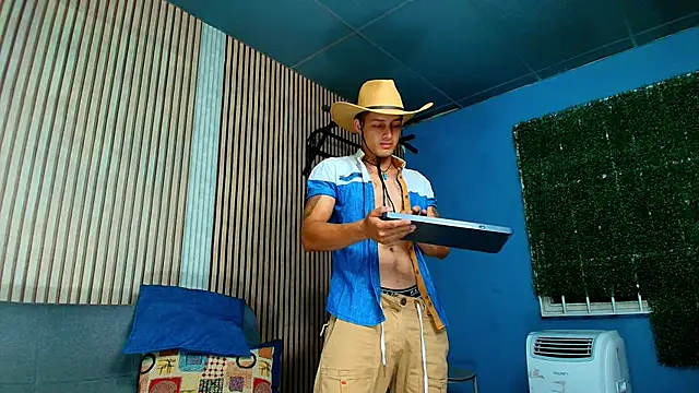 Snapshot of _angel_rivera chatting on February 20, 12:07 am angel rivera online show from February 20, 12:07 am