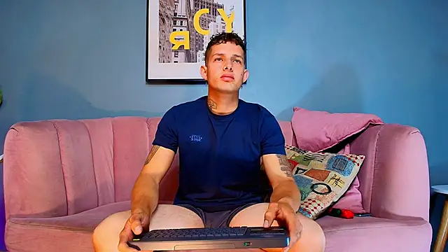 Snapshot of _angel_rivera chatting on February 26, 1:04 am angel rivera online show from February 26, 1:04 am