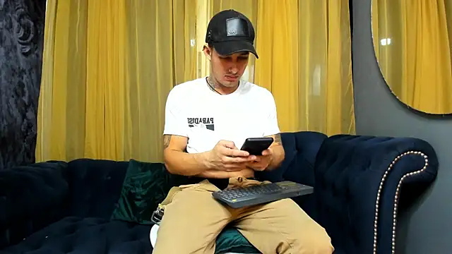 Snapshot of _angel_rivera chatting on July 5, 1:12 am angel rivera online show from July 5, 1:12 am