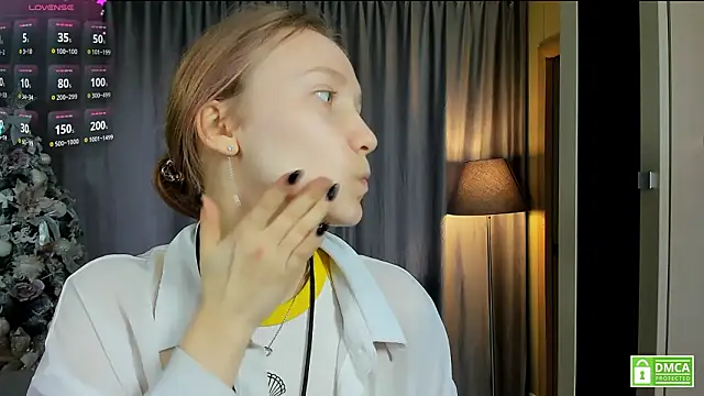 Cutie Ellis online show from March 15, 10:21 am