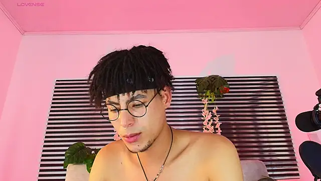 Snapshot of ThiiagoSaeenz chatting on June 6, 3:44 am ThiiagoSaeenz online show from June 6, 3:44 am