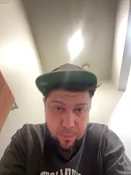 Snapshot of GabEthier chatting on May 6, 7:57 am GabEthier online show from May 6, 7:57 am