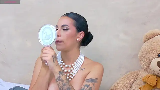 AndiVasquez online show from May 2, 10:42 am