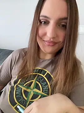 Snapshot of AliceDesmee chatting on February 14, 11:40 am AliceDesmee online show from February 14, 11:40 am