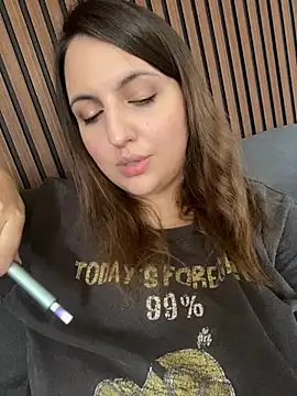Snapshot of AliceDesmee chatting on August 9, 12:10 pm AliceDesmee online show from August 9, 12:10 pm