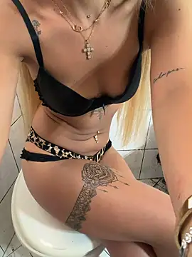 Snapshot of Lorella345 chatting on May 29, 10:35 am Lorella345 online show from May 29, 10:35 am
