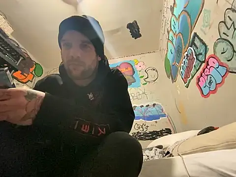 gothboiplzty online show from February 24, 11:25 pm