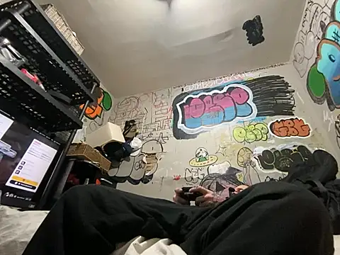 gothboiplzty online show from March 24, 6:18 am