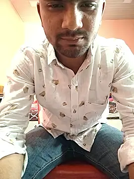 Snapshot of Darkintrovert chatting on February 17, 9:28 am Darkintrovert online show from February 17, 9:28 am