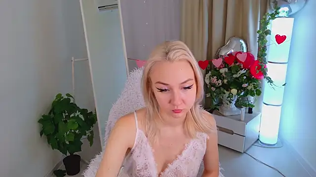 Audrey Kiss online show from February 8, 7:12 am