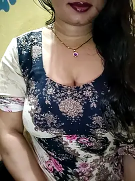 Snapshot of PARI51 chatting on May 5, 7:55 pm PARI51 online show from May 5, 7:55 pm