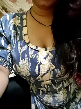 Snapshot of PARI51 chatting on May 26, 7:43 pm PARI51 online show from May 26, 7:43 pm