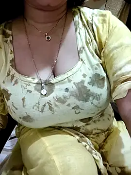 Snapshot of PARI51 chatting on June 6, 8:02 pm PARI51 online show from June 6, 8:02 pm