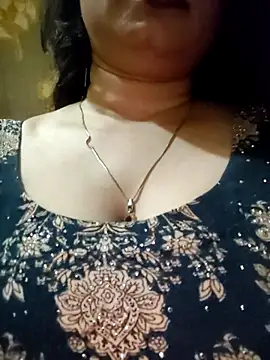 Snapshot of PARI51 chatting on June 30, 8:32 pm PARI51 online show from June 30, 8:32 pm