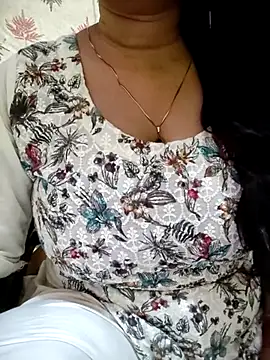 Snapshot of PARI51 chatting on July 10, 8:44 pm PARI51 online show from July 10, 8:44 pm