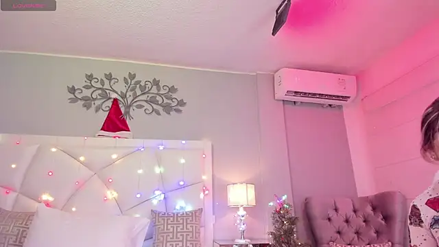 Snapshot of THALIA_13 chatting on December 29, 4:16 am THALIA 13 online show from December 29, 4:16 am
