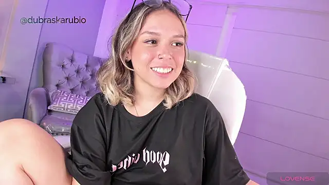 Snapshot of THALIA_13 chatting on March 22, 10:17 am THALIA 13 online show from March 22, 10:17 am