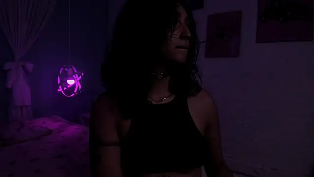 Snapshot of Cleo_Foxx chatting on June 13, 4:49 pm Cleo Foxx online show from June 13, 4:49 pm
