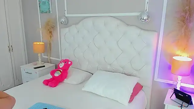 saryth hott online show from March 12, 2:34 pm