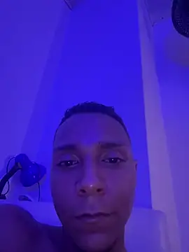 Snapshot of hotboyluxe chatting on May 26, 12:01 pm hotboyluxe online show from May 26, 12:01 pm