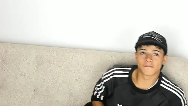 Snapshot of _Alex_Colton chatting on February 15, 10:28 pm Alex Colton online show from February 15, 10:28 pm