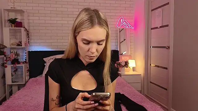 NikkiRyx online show from July 18, 5:06 pm