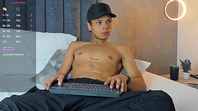 Snapshot of Alejandroo_Montenegro chatting on March 19, 9:41 pm Alejandroo Montenegro online show from March 19, 9:41 pm