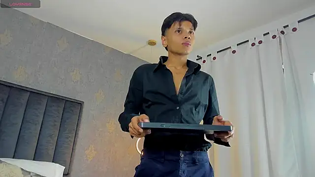 Snapshot of Alejandroo_Montenegro chatting on March 25, 8:37 pm Alejandroo Montenegro online show from March 25, 8:37 pm