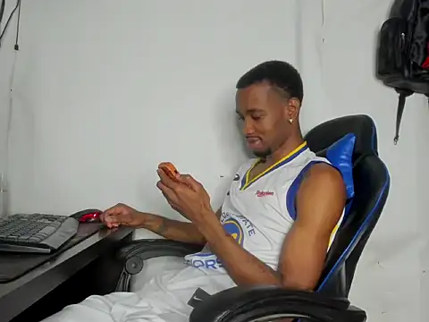 Snapshot of Kofi_exotic_2 chatting on May 15, 9:22 pm Kofi exotic 2 online show from May 15, 9:22 pm