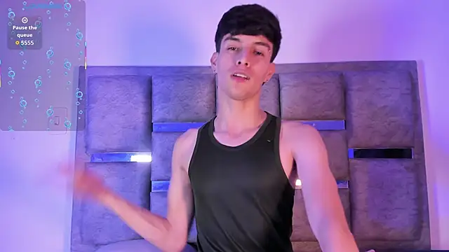 Snapshot of axxxel_twink chatting on May 8, 3:01 am axxxel twink online show from May 8, 3:01 am