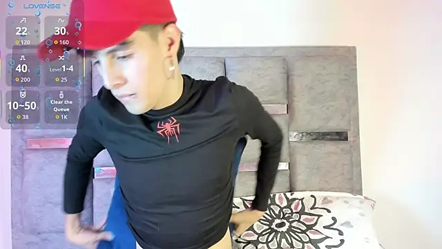 Snapshot of axxxel_twink chatting on May 9, 1:11 am axxxel twink online show from May 9, 1:11 am