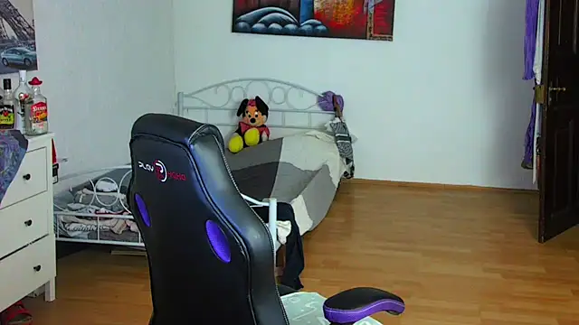 Sylly online show from December 14, 8:52 am