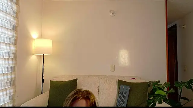 Snapshot of ivonnybonita__ chatting on June 19, 4:22 pm ivonnybonita online show from June 19, 4:22 pm