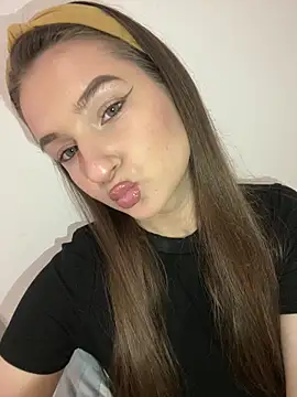 Green eyes lady online show from May 13, 1:30 pm