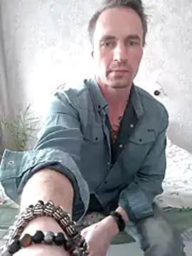 Snapshot of Wargunex chatting on April 11, 4:11 pm Wargunex online show from April 11, 4:11 pm