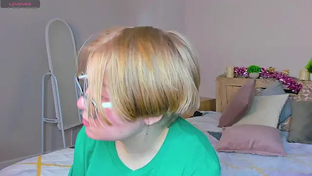 Lauraaa Smith online show from March 13, 7:48 am