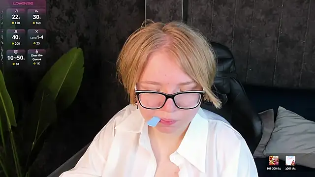 Lauraaa Smith online show from March 19, 2:15 am