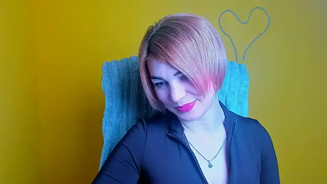 CuttieEmma online show from April 5, 5:59 am